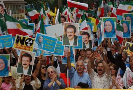 Iranian exiles  call for sanctions against the Iranian regime 