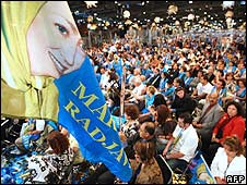 Tens of thousands of Iraian exiles support Maryam Rajavi