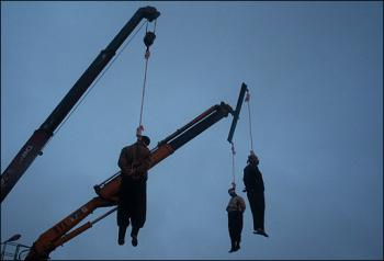 Prisoners Hanged in Public in Iran (file photo)
