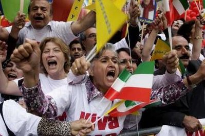 Iranian women outside Italian parliament