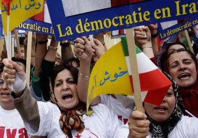 Iranian women outside Italian parliament