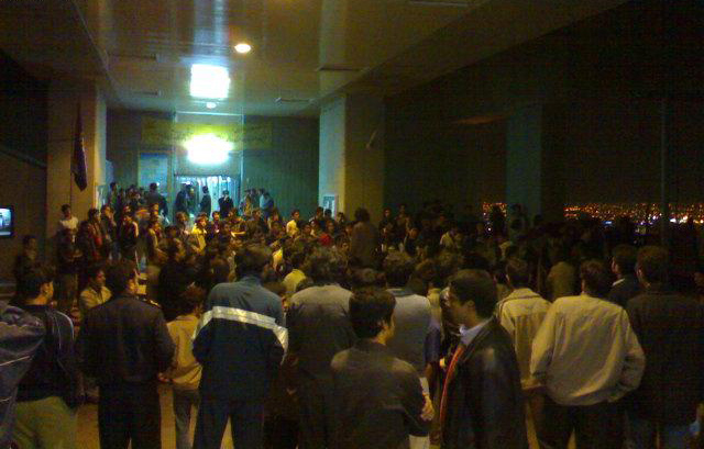 Hundreds of Shiraz University students protest