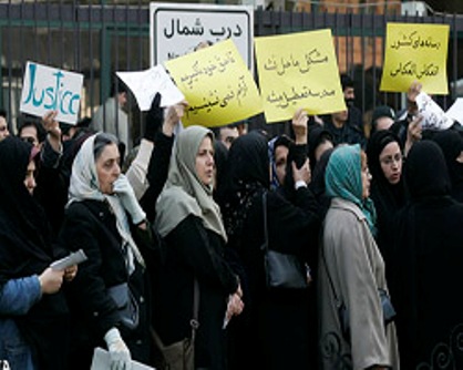 Teachers demonstrate outside mullahs' Majlis