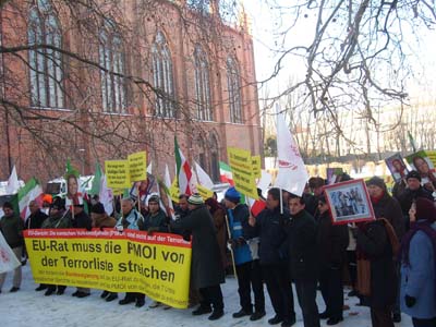 Iranians living in Germany call for removing of the PMOI off the EU list