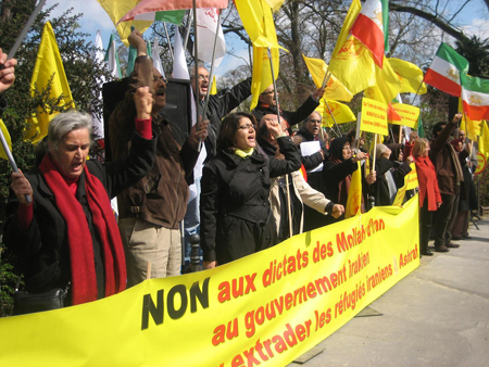 Protest by Iranian exiles in France in support of Camp Ashraf residents