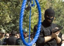 Iranian regime's henchman getting ready for punblic hanging