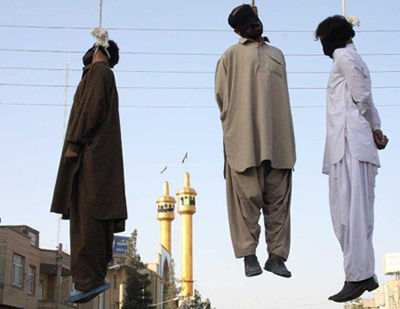 Iranian regime henchmen executed three men in public hastily in southeastern city of Zahedan, the state-run news agency IRNA reported on May 30, 2009. 