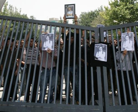 Students at Tehran’s Science and Technology University on Sunday held a memorial for Kianoush Asa, a post-graduate chemical engineering student.