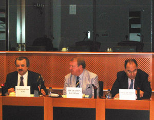 (Right to left) Alejo Vidal-Quadras, Vice President of the European Parliament, Struan Stevenson, MEP and Chair of FOFI, Mohammad Mohaddessin, Chair of the NCRI’s Foreign Affairs Committee.