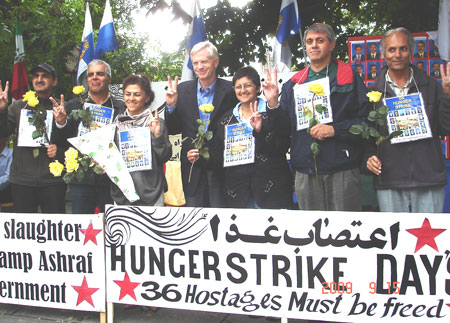 David Kilgour (center) among hunger stikers in Ottawa