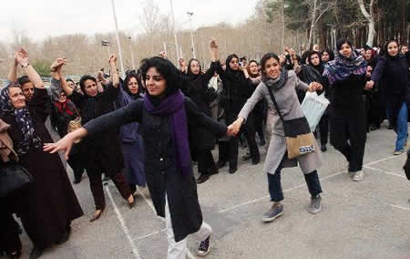 Women protesting in Iran