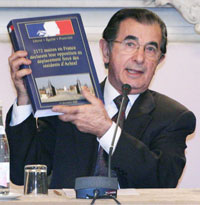 Dr. Saleh Rajavi, NCRI respresentative in France holds the book containing signed statements by 2172 French mayors at a press conference in Paris on Dec. 15, 2009 condemning an Iraqi government decision to forcibly displace residents of Camp Ashraf, where some 3,400 Iranian dissidents reside in Iraq.