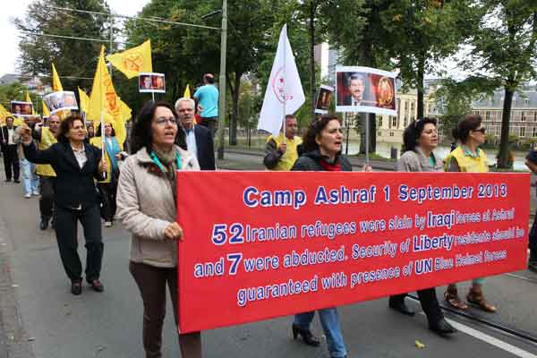 Supporters of Iranian MEK protest in The Hague, August 2014