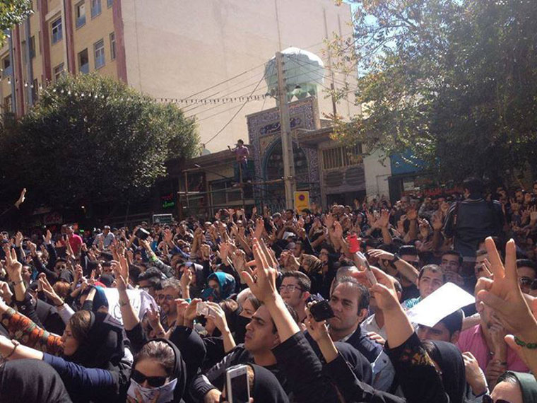 iran-acid-attack-protest-20142210-4