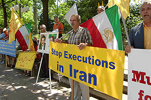 Supporters of the PMOI in Ottawa