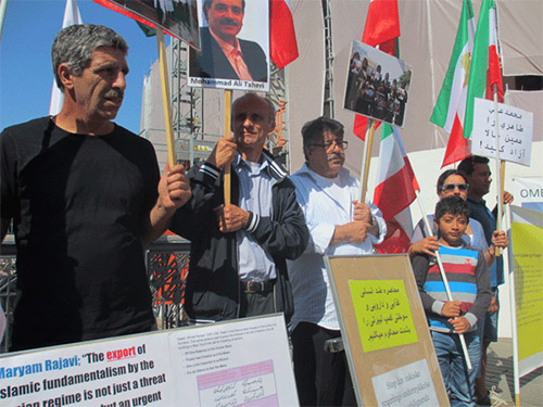  Supporters of the PMOI (MEK) in Denmark denounce executions in Iran