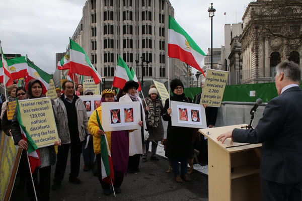 iran-opposition-protesting-zarif-london15