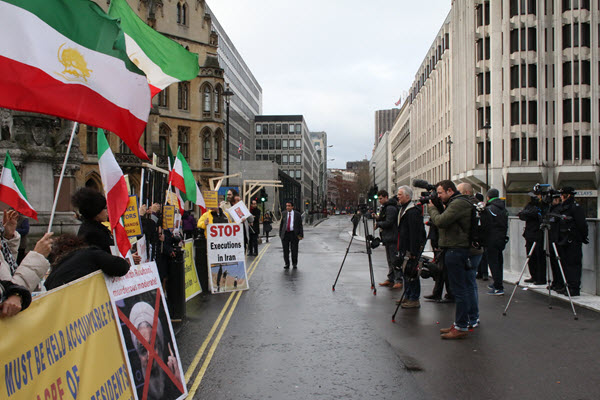iran-opposition-protesting-zarif-london7