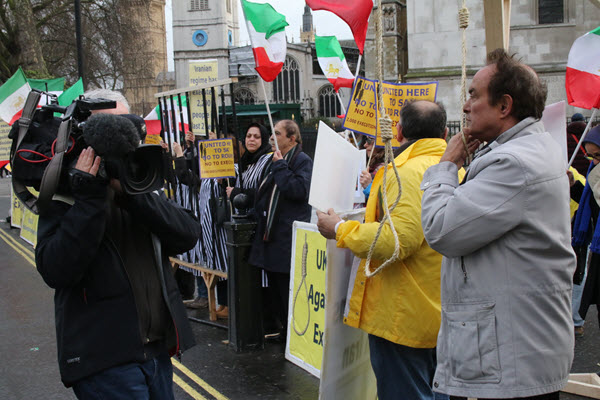 iran-opposition-protesting-zarif-london9