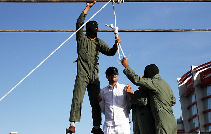 iran-regime-hangs-13-people-today-including-1-man-in-public-6