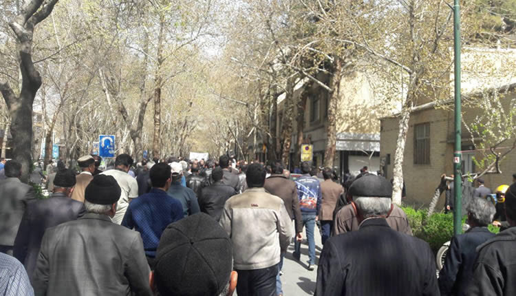 Rally-and-demonstration-of-people-in-Isfahan-in-support-to-protesting-farmers-in-Varzaneh-Iran
