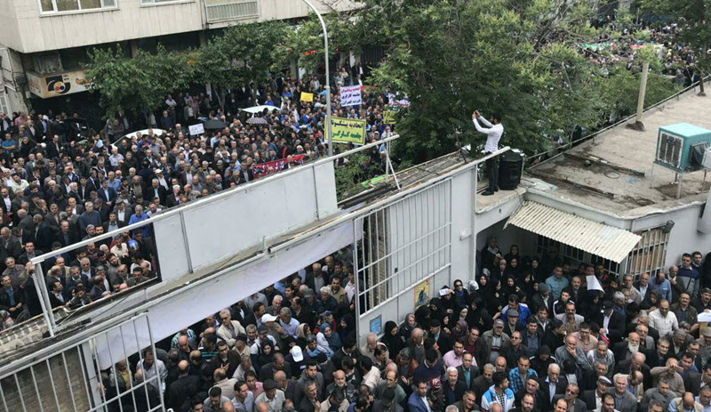 TEHRAN-Protest-gathering-in-front-of-Khaneh-Kargar-workers-syndicate-chanting-Hail-to-workers-Death-to-oppressors