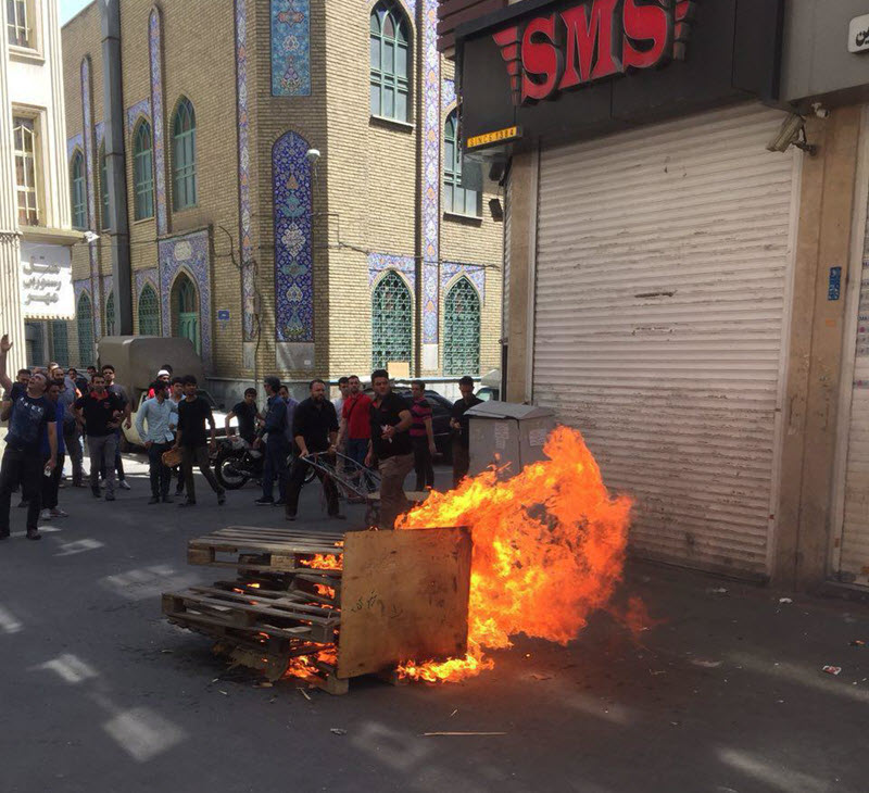 Iran-3rd-Day-of-Strike-and-Uprising-in-Tehran-4
