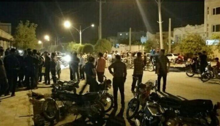 Protest-of-people-in-Borazjan-to-lack-of-water-during-super-heated-temperatures-of-Bushehr-Province-Iran-750x430