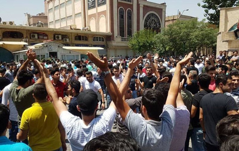 Tehran Baazar Traders Protest for 2nd Day Against Rising Foreign Currencies Exchange Rate