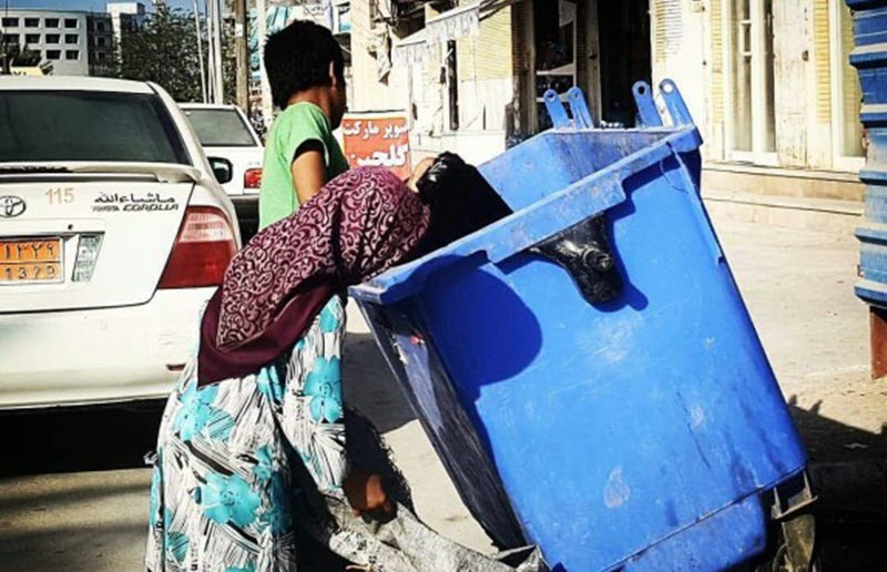 Poverty in Iran Leads Children to Search Through Rubbish