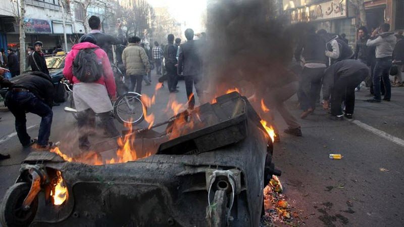 Iran Braces for Us Sanctions Amid Protest