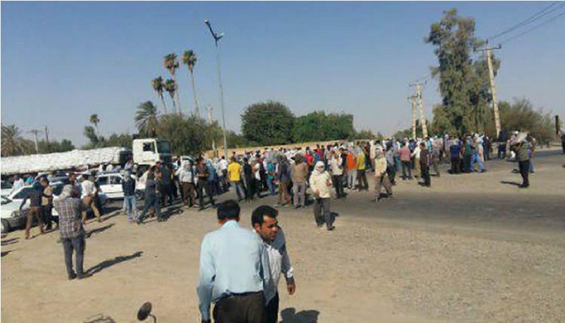 Workers at the Haft Tappeh Sugar Cane Mill entered their sixth day on strike in protest to the expulsion of their colleagues and the return of their laid off colleagues-September 28, 2019