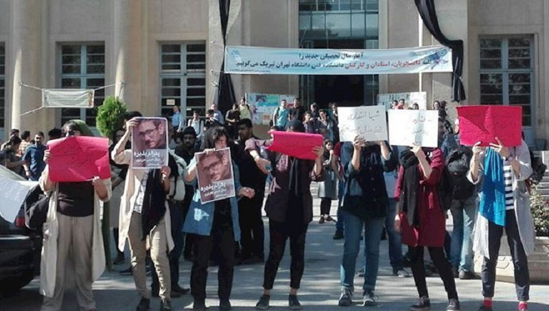 Students at University of Tehran, protest Rouhani's visit to the university-October 2019