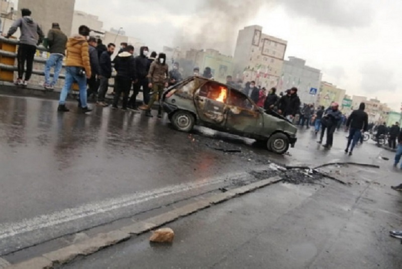 Demonstrations and Clashes in Tehranpars (East Tehran), Isfahan, and Sirjan on 10th Day of Uprising